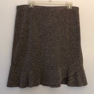 Pencil skirt with ruffled hem